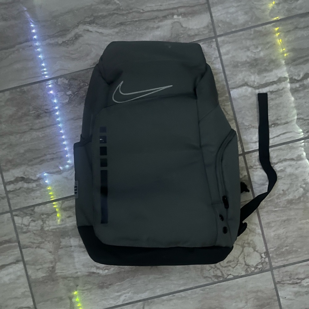 Nike elite backpack gray